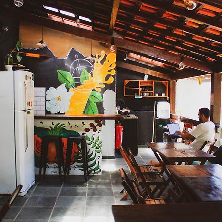 Mahalo Hostel Vila do Abraao Bagian luar foto