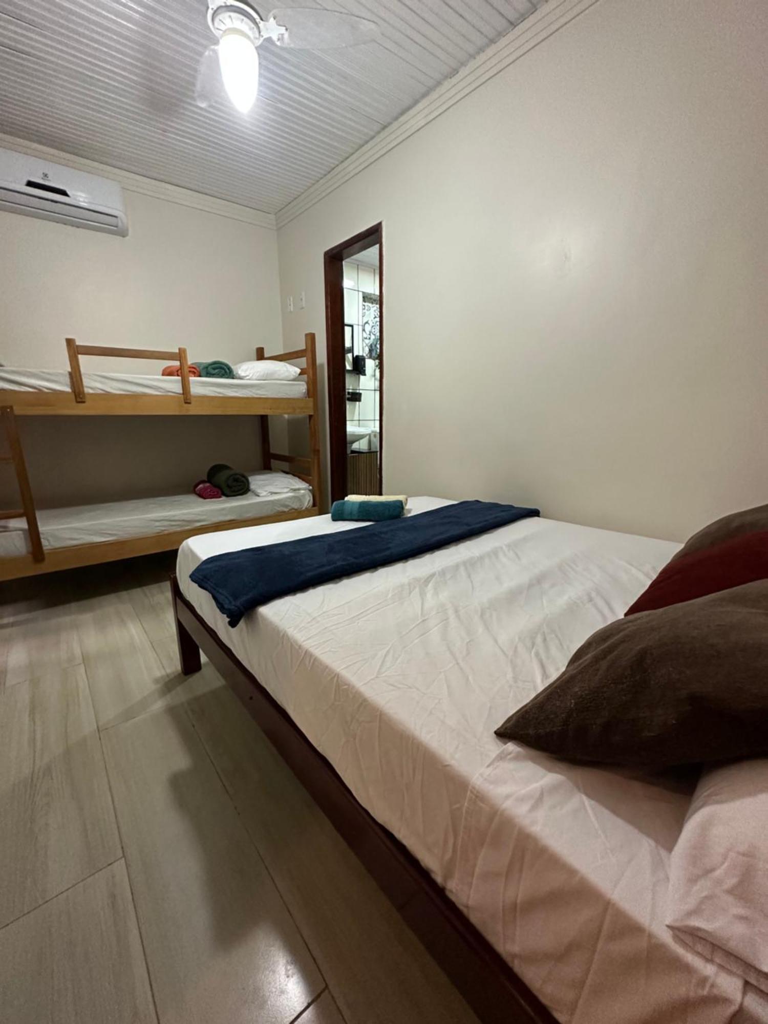Mahalo Hostel Vila do Abraao Bagian luar foto