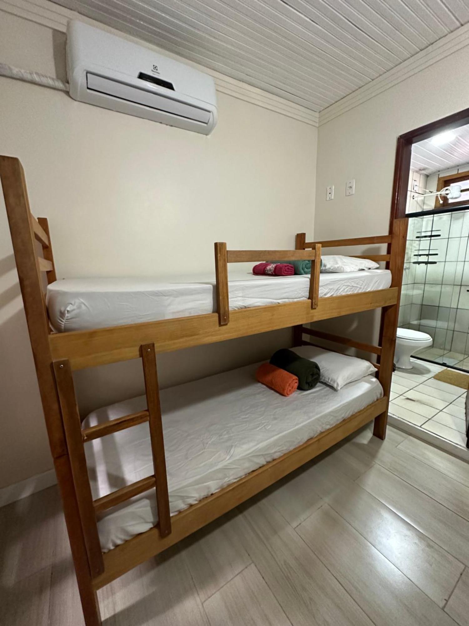 Mahalo Hostel Vila do Abraao Bagian luar foto