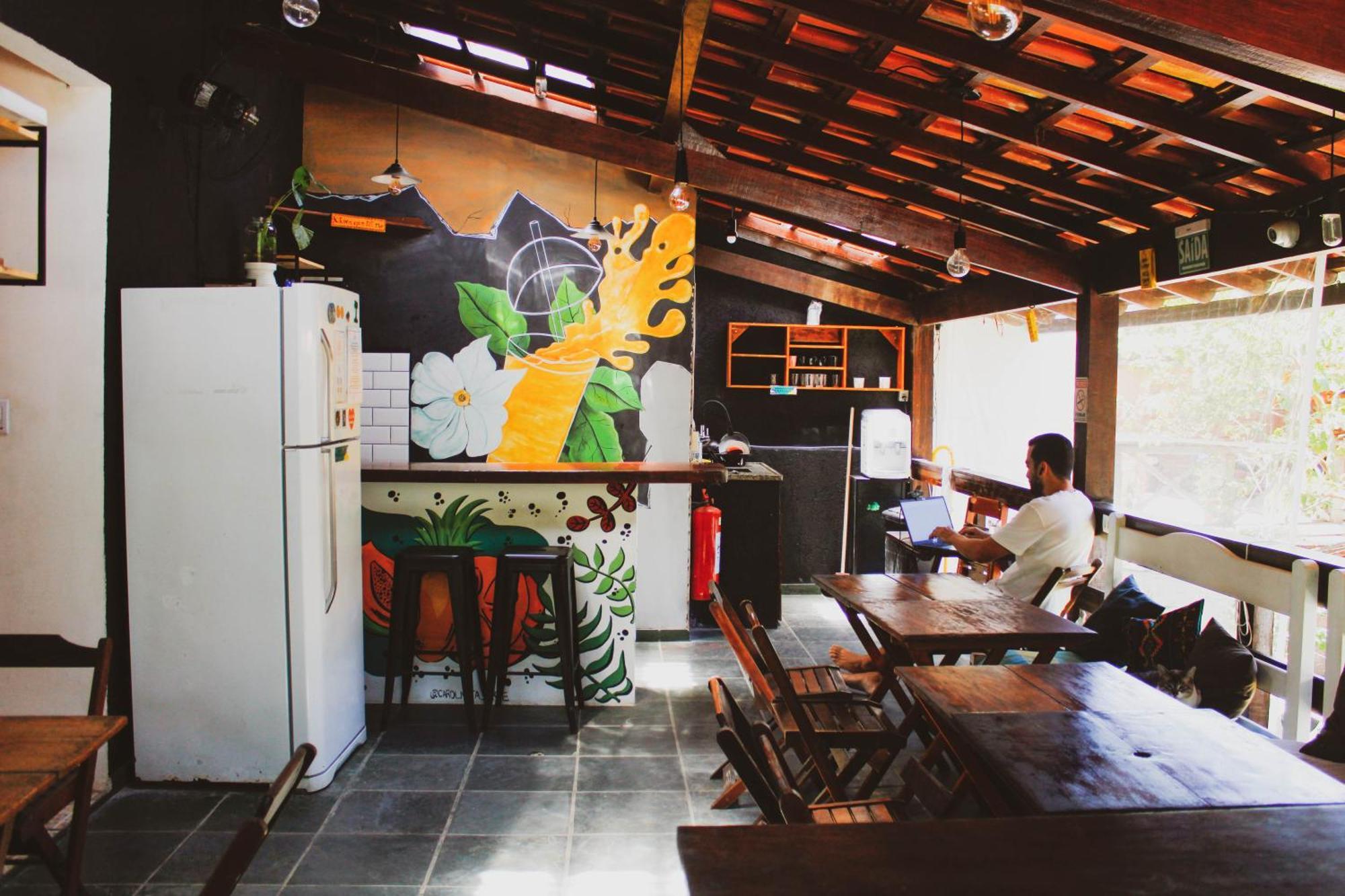Mahalo Hostel Vila do Abraao Bagian luar foto
